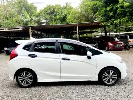 HONDA JAZZ RS 2015 READY 2 UNIT