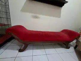 Dijual 1 set sofa panjang merah dan 2 kursi merah motif bunga