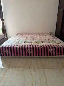 Dijual bed uk 200x200 kondisi like new baru pakai 1x