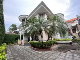 DIJUAL RUMAN MEWAH RAYA WARU NOL JALAN RAYA SEMI CLASSIC BAGUS TERAWAT