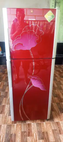 Dijual kulkas 2 pintu merek Polytron