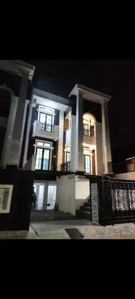 Jual Rumah 3 Lantai