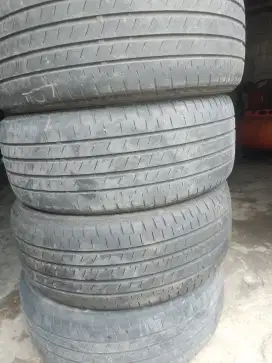 Ban 205/50/R17 bridgestone turanza