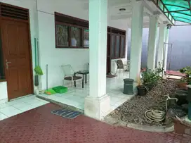 DI JUAL RUMAH HITUNG TANAH DI KEBAYORAN BARU SANGAT STRATEGIS BLOK M