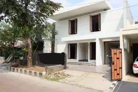 Dijual rumah modern minimalis dalam perumahan elit di Lebak bulus