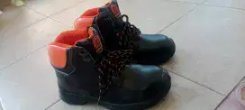 Sepatu safety king