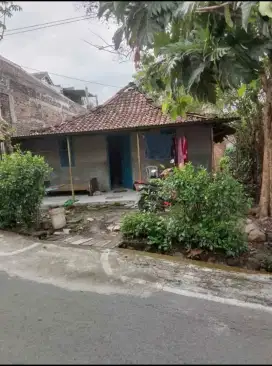 Jual tanah lokasi belakang SMP 18 solo lt 147mtr hrg 3jt/m nego