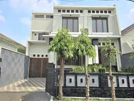 RUMAH HOMIE 2.5 LANTAI SIAP HUNI BINTARO SEKTOR 3 MANDAR CAMAR CIKINI