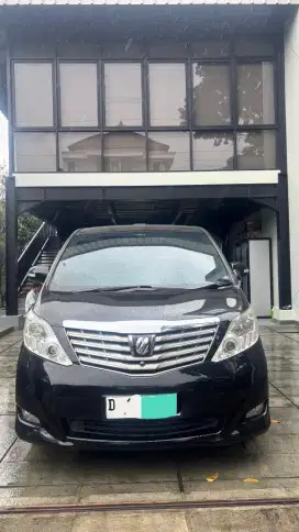 Alphard 2.4 A/T Premium Sound Cooling Box Hitam 2009