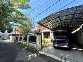 Dijual rumah lokasi strategis bisa untuk usaha kos-kosan