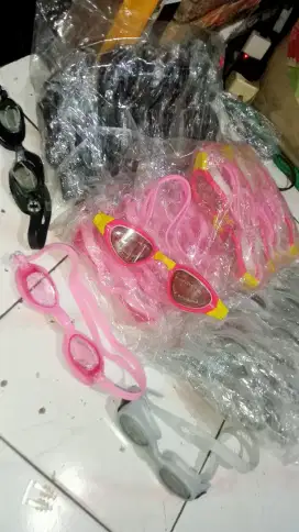 Kacamata renang