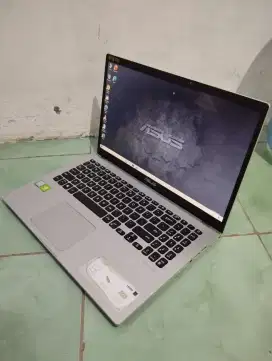 Asus A509F. Core i5 gen 8. Gaming & Desaind.