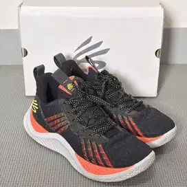 Sepatu Basket Pria Curry Flow 10 Under Armour Size 44