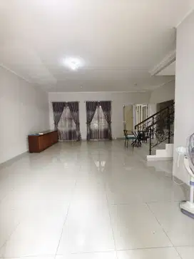 Disewakan rumah Trimezia, GS