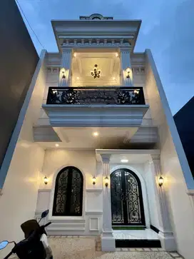 Dijual Rumah Clasick Modern 2,5 Lantai  di Jagakarsa  Jakarta Selatan