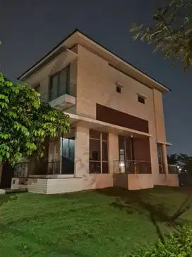 Sewa Rumah Megah di Cluster Riverside Boulevard PIK 2