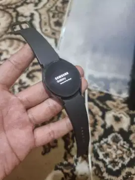 Samsung smart watch 4 40mm + charger