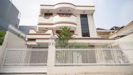 Dijual Rumah Tiga Lantai Dan Siap Huni Di Jakarta Barat