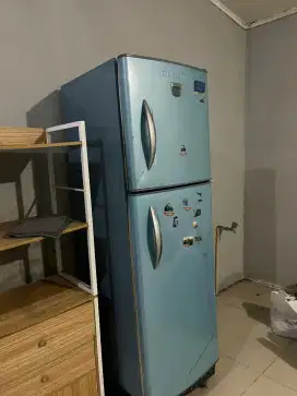 Jual kulkas toshiba 2 pintu