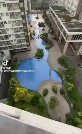 Unit 2-BR hadap kolam renang Gateway Pasteur Bandung Furnished