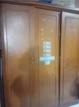 Lemari 3 pintu bekas