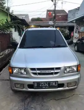 Mulus Terawat Isuzu Panther LS 2.5 Automatic Diesel Warna Silver 2001
