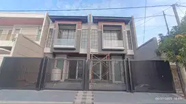 Rumah Baru 2Lantai Bagus Desain Modern di Kertajaya dekat Galaxy Mall