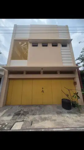 Rumah Nyaman Dekat Manahan Solo Kota