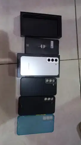 Samsung S22 8/256 putih