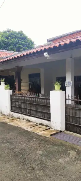 Di kontrakan sebuah rumah