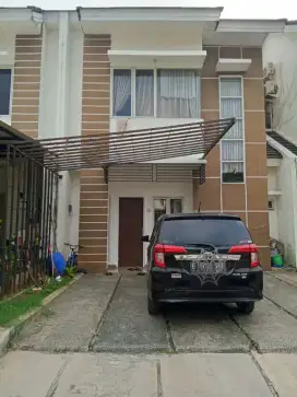 Disewakan rumah Catelya residence Full  barang barang nya.