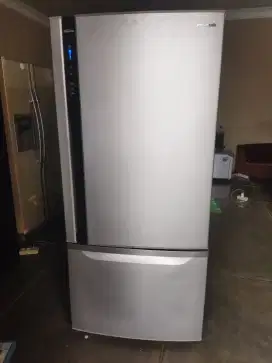 Kulkas Panasonic Jumbo Inverter 560L Mewah