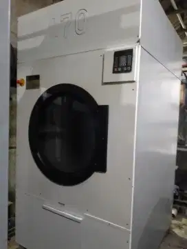 Mesin pengering pakaian