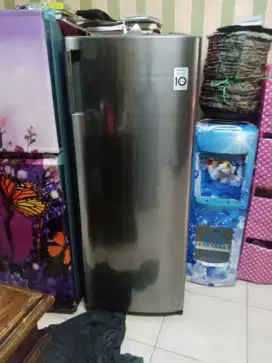 Bu jual frezer ,baru 3 bulan pemakaiyan