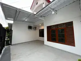 Rumah Pondok Bambu rapi siap huni jual murah akses jalan lebar
