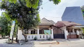 Jual cepat rumah besar di jalan utama perumahan griyo taman asri