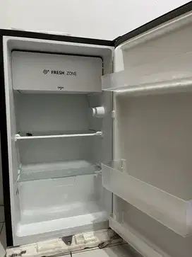 kulkas 1 pintu pemakaian 6bulan, msh mulus no minus
