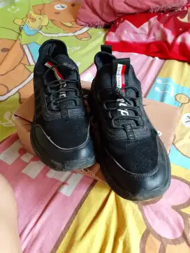 Sepatu full black