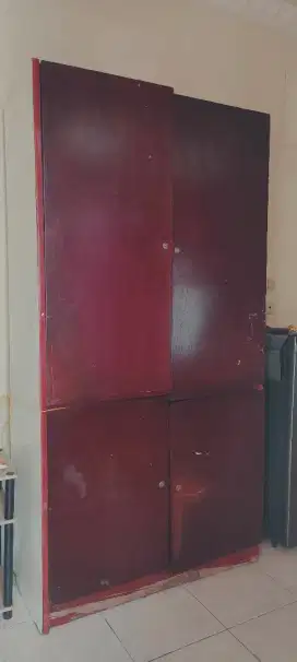Lemari second 4 pintu