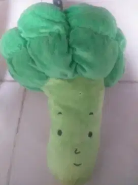 Boneka brokoli hijau