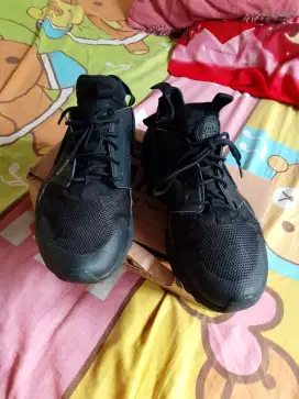 Sepatu full black naike