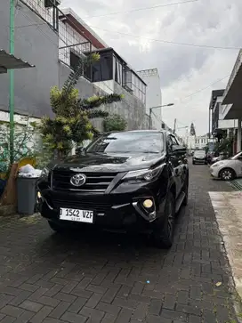 Toyota Fortuner VRZ 2017 nik 2016 hitam Matic diesel terawat