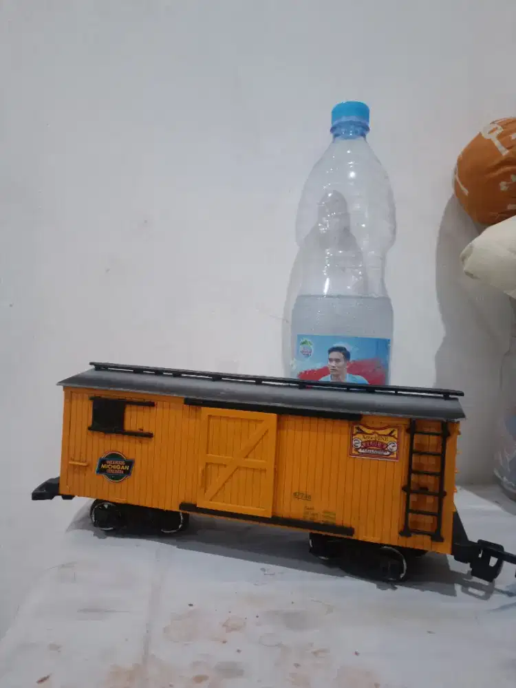Miniatur kereta gerbong