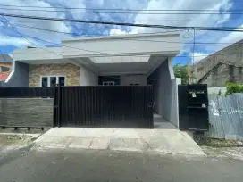 Di jual rumah baru di komplek deppen