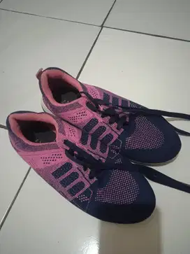Dijual sepatu sport wanita 37