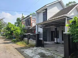 Rumah murah Dijual 2 lantai di Maguwoharjo Jogja, Butuh Uang Cepat