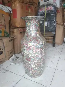Guci Antik Bunga