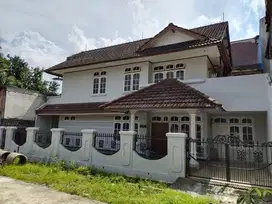 Rumah second di kompl Billy moon  Pondok kelapa lokasi strategis