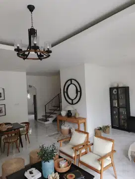 Di jual rumah 3 lantai cluster catalonia BSD