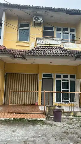 Dijual rumah tinggal 2 tkt dekat mall manhattan
